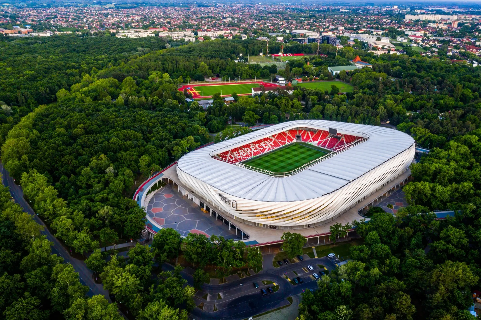 Nagyerdei Stadion — HUNÉP kivitelezés